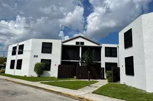 215 Lake Pointe Dr, Oakland Park, FL 33309 - Photo 1