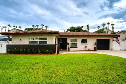 106 E Park Ln E, Hypoluxo, FL 33462 - Photo 1