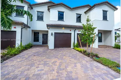 270 SW 159th Pl, Pembroke Pines, FL 33027 - Photo 1