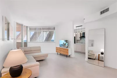300 S Pointe Dr #907, Miami Beach, FL 33139 - Photo 1