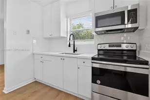 458 SW 9th St, Miami, FL 33130 - Photo 1