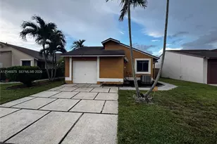 951 SW 109th Ave, Pembroke Pines, FL 33025 - Photo 1