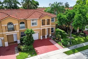 913 NW 135th Ave, Pembroke Pines, FL 33028 - Photo 1