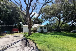 479 NE 151st St, Miami, FL 33162 - Photo 1
