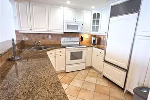 2625 Collins Ave, Miami Beach, FL 33140 - Photo 1