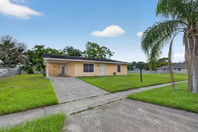 369 NE Camelot Dr, Port Saint Lucie, FL 34983 - Photo 1
