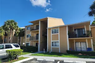 9491 S Palm Cir S, Pembroke Pines, FL 33025 - Photo 1
