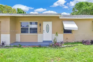 304 SW 77th Ave, North Lauderdale, FL 33068 - Photo 1