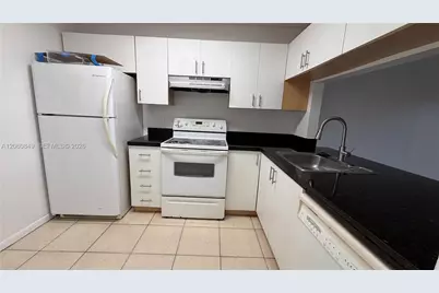 753 NW 103rd Ter #202, Pembroke Pines, FL 33026 - Photo 1