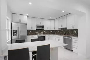 524 NW 10th St, Hallandale Beach, FL 33009 - Photo 1