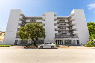 1030 9th St, Miami Beach, FL 33139 - Photo 1