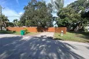 1543 NE 144th St, Miami, FL 33161 - Photo 1