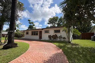 251 N 68th Terrace, Hollywood, FL 33024 - Photo 1