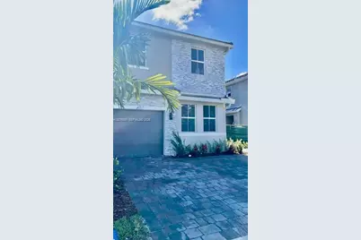 157 SW 170th Ave, Pembroke Pines, FL 33027 - Photo 1