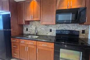 415 NE 2nd St, Hallandale Beach, FL 33009 - Photo 1