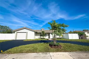 2298 NE 2nd Ave, Boca Raton, FL 33431 - Photo 1