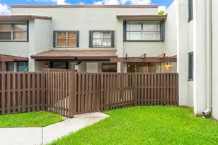 10020 NW 9th St Cir, Miami, FL 33172 - Photo 1