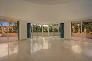 300 South Pointe Dr, Miami Beach, FL 33139 - Photo 1