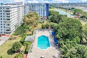 4400 Hillcrest Dr, Hollywood, FL 33021 - Photo 1