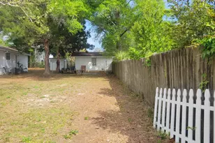 711 N W Ave C, Carrabelle, FL 32322 - Photo 5