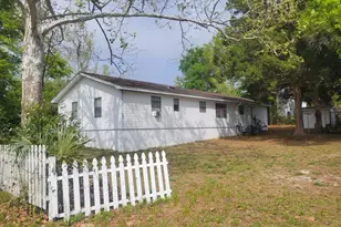 711 N W Ave C, Carrabelle, FL 32322 - Photo 3