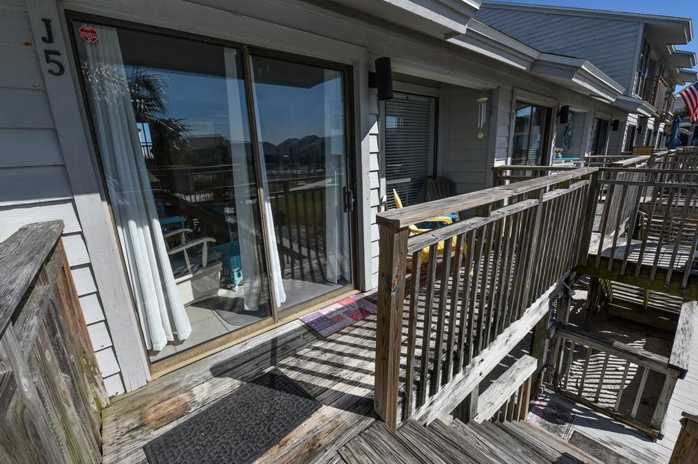 1804 Gulf Bch Dr, Saint George Island FL  32328-2827 exterior