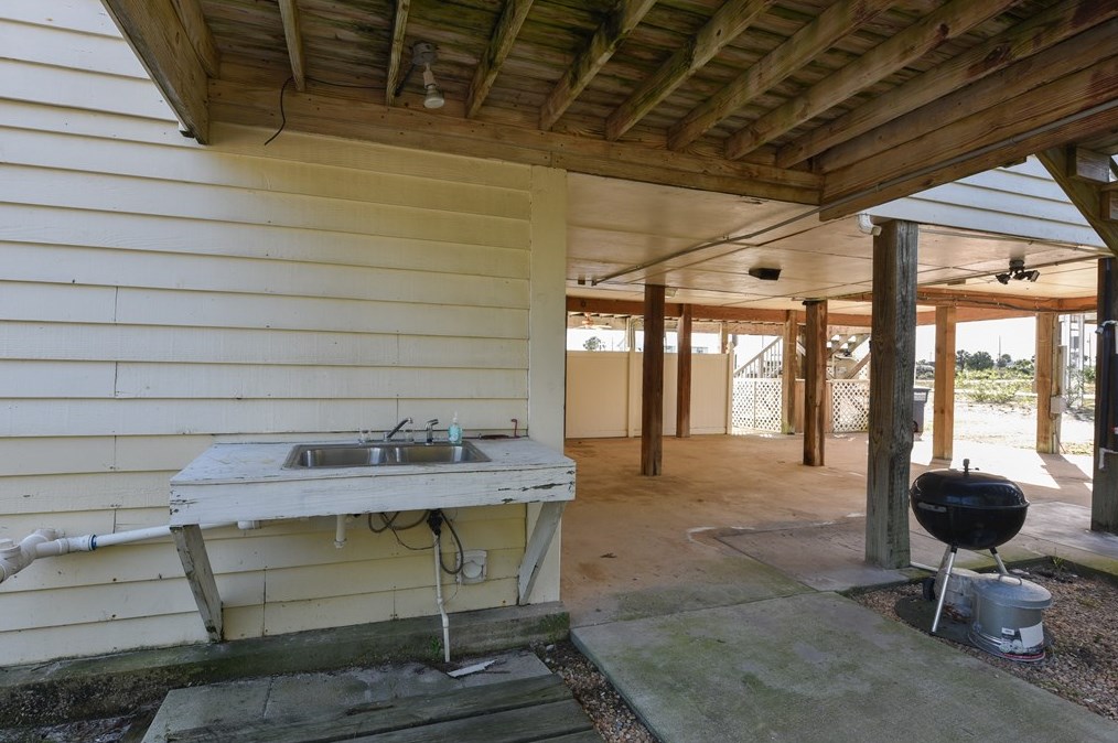 533 Gulf Bch Dr, Saint George Island FL  32328-2904 exterior