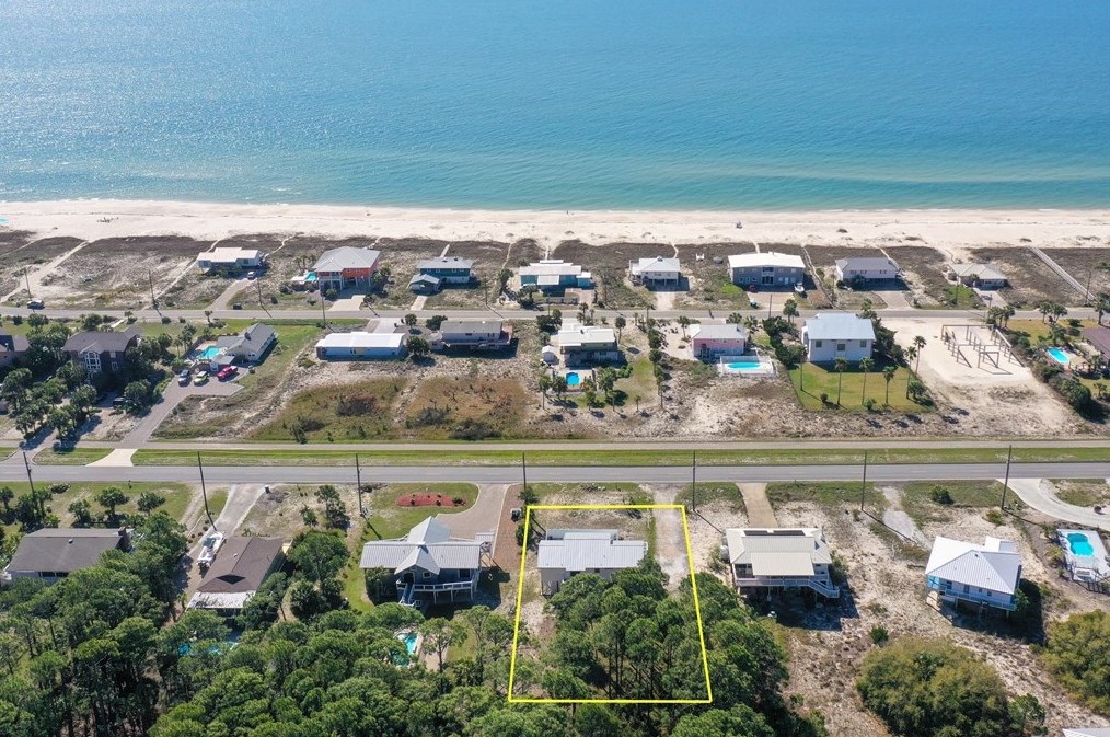 533 Gulf Bch Dr, Saint George Island FL  32328-2904 exterior