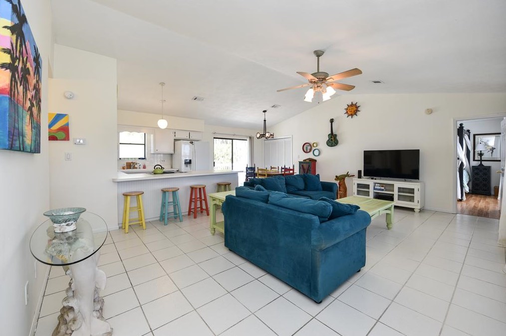 533 Gulf Bch Dr, Saint George Island FL  32328-2904 exterior