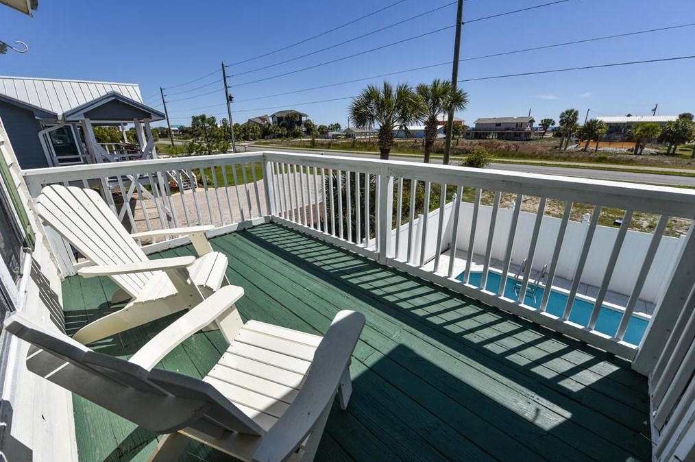 533 Gulf Bch Dr, Saint George Island FL  32328-2904 exterior