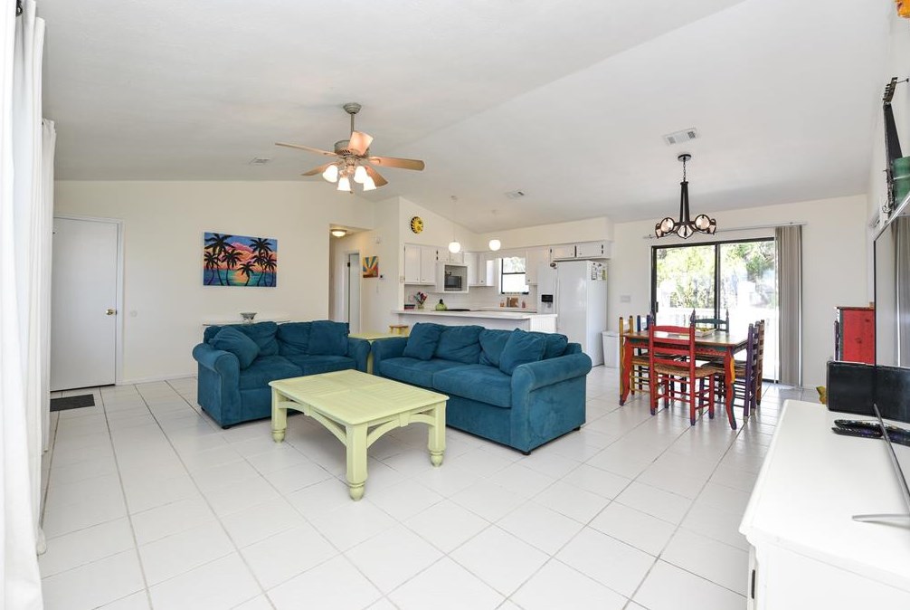 533 Gulf Bch Dr, Saint George Island FL  32328-2904 exterior