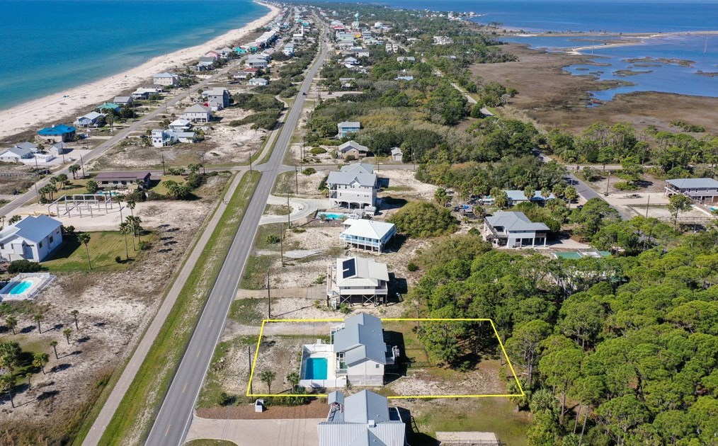 533 Gulf Bch Dr, Saint George Island FL  32328-2904 exterior