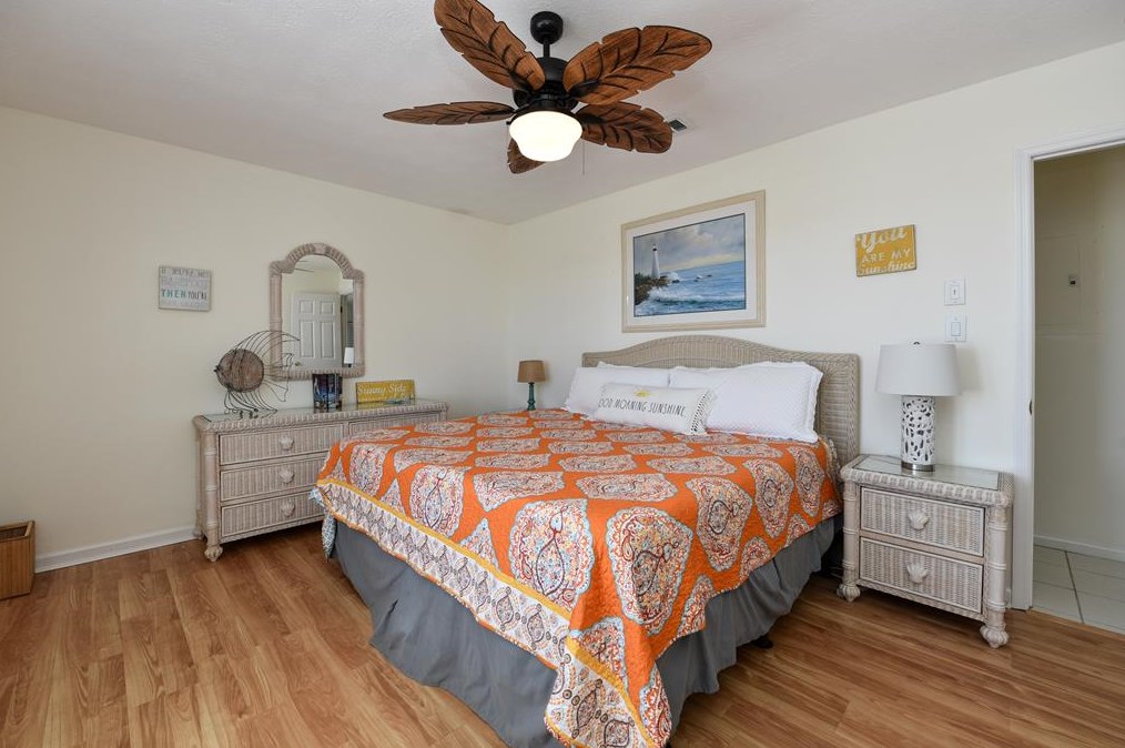 533 Gulf Bch Dr, Saint George Island FL  32328-2904 exterior