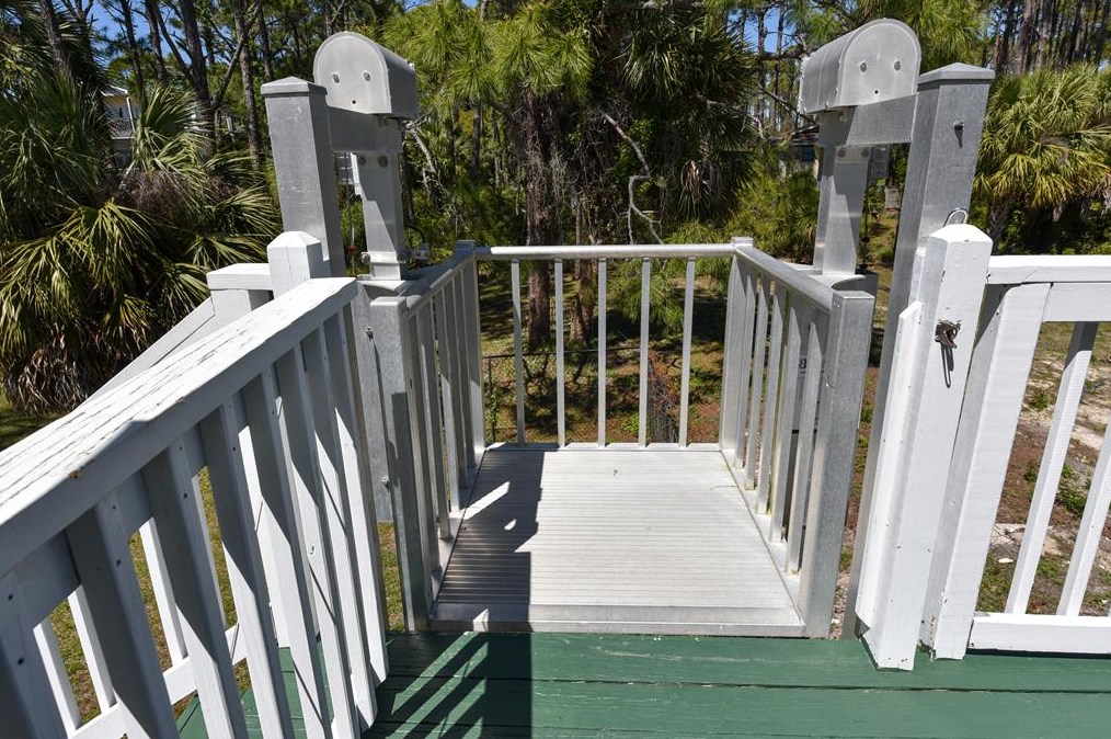 533 Gulf Bch Dr, Saint George Island FL  32328-2904 exterior