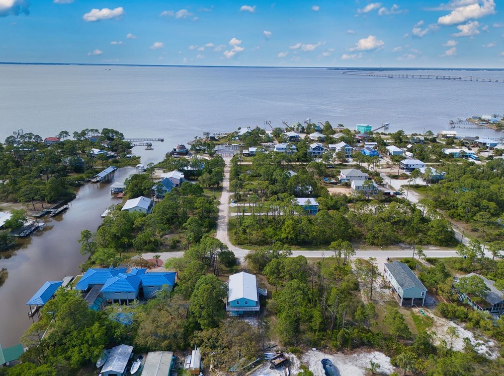 748 Bayshore Dr, Saint George Island FL  32328-2965 exterior