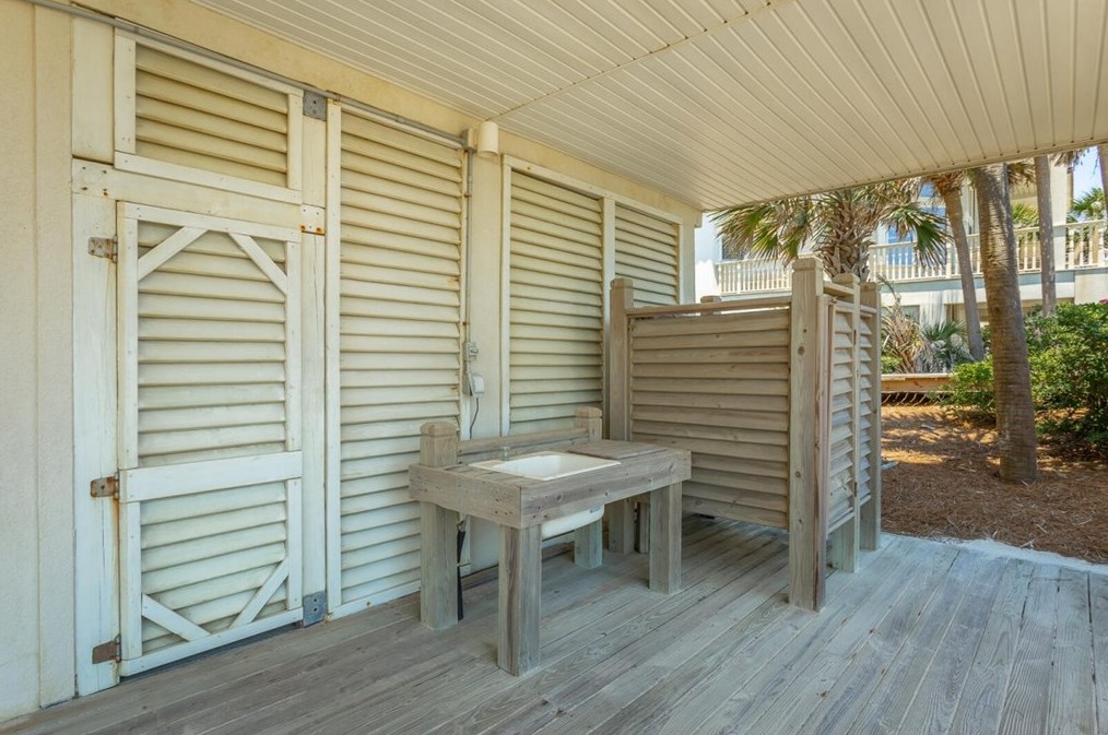 1846 Sunset Dr, Saint George Island FL  32328-3120 exterior