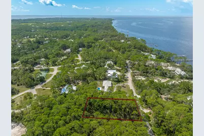 306 Magnolia Bay Dr, Eastpoint, FL 32328 - Photo 3