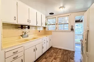 52 17th St, Apalachicola, FL 32320 - Photo 9