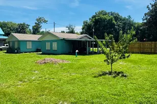 1012 N W Ave C, Carrabelle, FL 32322 - Photo 3