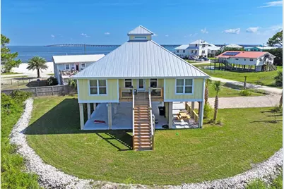 312 Bledsoe St, Saint George Island, FL 32328 - Photo 3