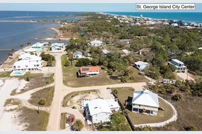 312 Bledsoe St, Saint George Island, FL 32328 - Photo 9