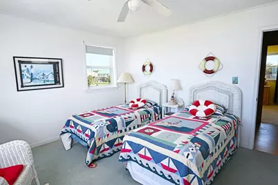 872 E Gorrie Dr, Saint George Island, FL 32328 - Photo 33