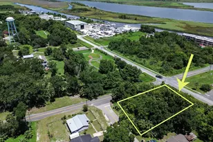 215 4th St, Apalachicola, FL 32320 - Photo 7