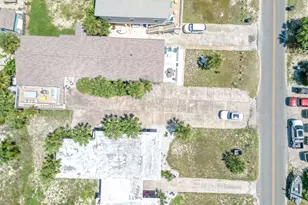 633 E Gorrie Dr, Saint George Island, FL 32328 - Photo 33