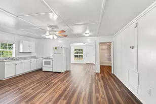 391 Byrd Parker Dr, Wewahitchka, FL 32465 - Photo 11