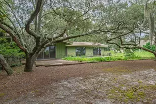 17 S Bay Shore Dr, Eastpoint, FL 32328 - Photo 7