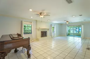 215 N Bayshore Dr, Eastpoint, FL 32328 - Photo 23