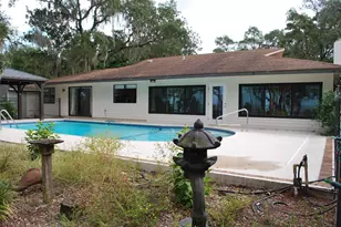 215 N Bayshore Dr, Eastpoint, FL 32328 - Photo 3