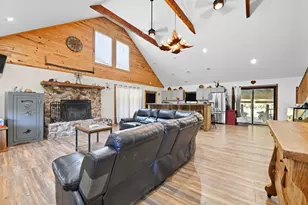 1097 Cypress St, Apalachicola, FL 32320 - Photo 9