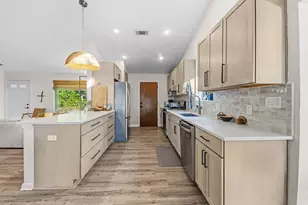 211 N Bayshore Dr, Eastpoint, FL 32328 - Photo 13